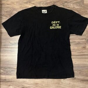Authentic Gallery Dept T shirt black size medium